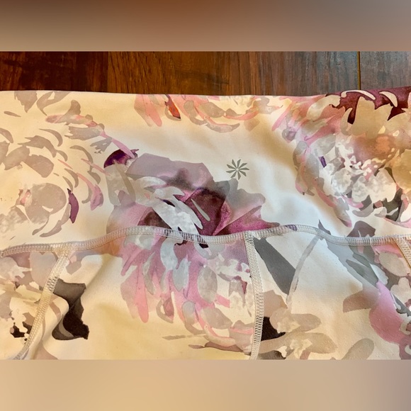 High Rise Athleta Leggings Cropped - Picture 4 of 8